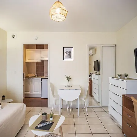 Otel Le Petit Savinois - 2km De Troyes - Parking Prive Sainte-Savine