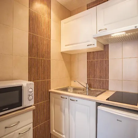 Le Petit Savinois - 2km De Troyes - Parking Prive Otel *